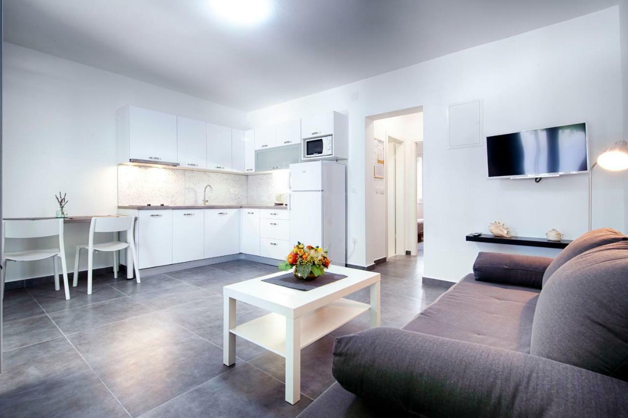 Apartmani Dule Komiža Buitenkant foto