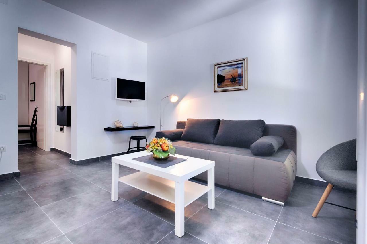 Apartmani Dule Komiža Buitenkant foto